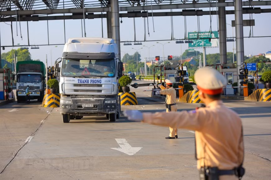 Bộ GTVT lập 4 Tổ kiểm tra về luồng xanh vận tải các tỉnh phía Nam ảnh 1