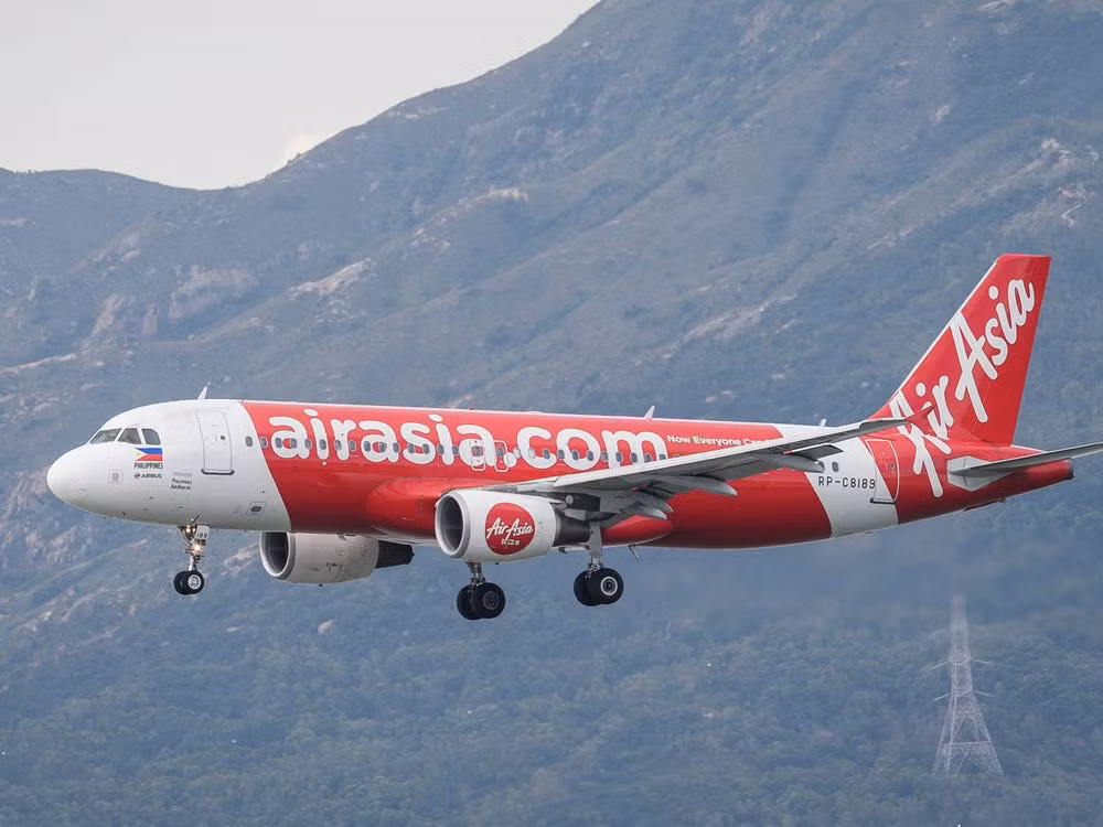 Máy bay của hãng hàng không AirAsia phải hạ cánh khẩn cấp do có rắn ảnh 1