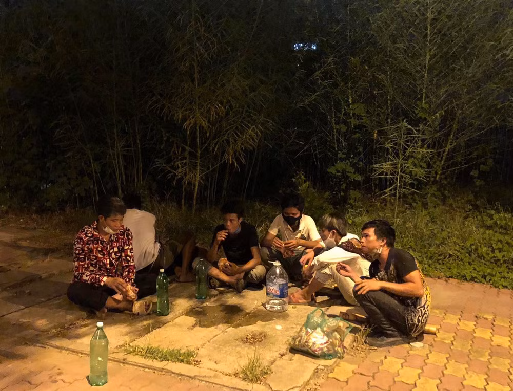 Gỡ khó trong hỗ trợ những mảnh đời 'mắc kẹt' lại đô thị trong đại dịch ảnh 2