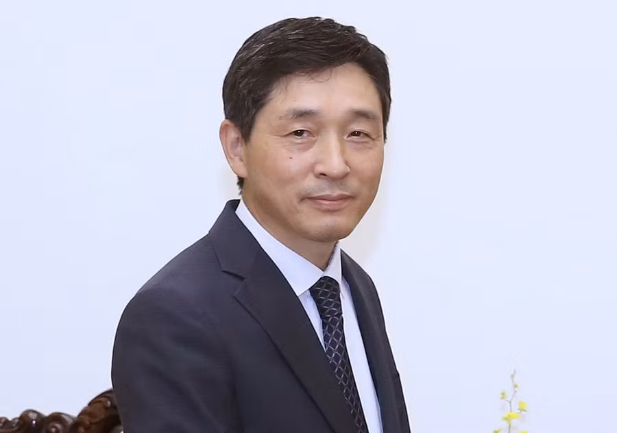Trao Kỷ niệm chương tặng Đại sứ Hàn Quốc tại Việt Nam Lee Hyuk ảnh 1