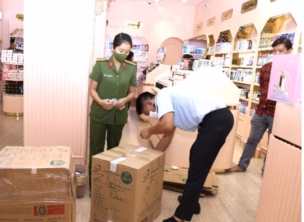 Tăng cường đấu tranh chống buôn lậu, hàng giả nhóm hàng dược phẩm, mỹ ảnh 1