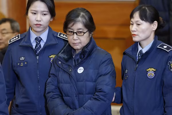 Bạn thân của cựu Tổng thống Park Geun-hye bị kết án 20 năm tù ảnh 1