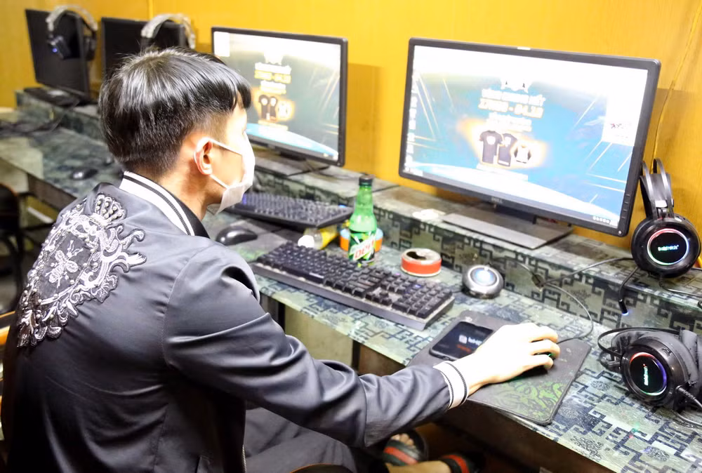 ttxvn_choi dien tu.jpg