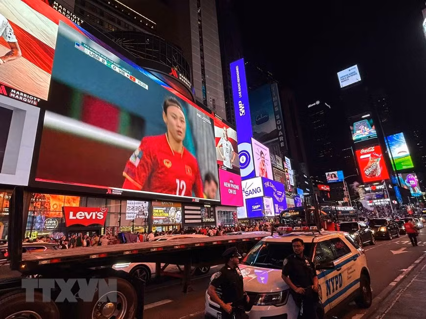 World Cup: Trận đấu Việt Nam-Mỹ được phát tại Quảng trường Thời đại ảnh 1