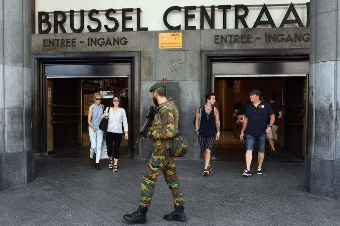 Nghi phạm tấn công nhà ga Brussels tự chế tạo bom tại nhà ảnh 1