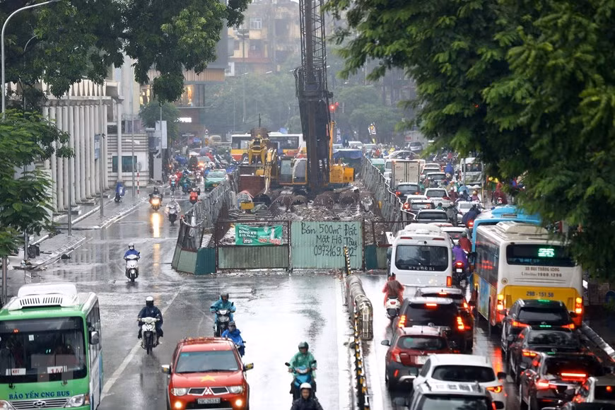 Phân luồng giao thông làm cầu vượt nút giao Chùa Bộc-Phạm Ngọc Thạch ảnh 1