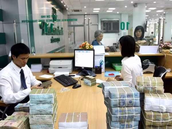 Chính phủ ưu tiên giải quyết vấn đề nợ xấu của các ngân hàng ảnh 1