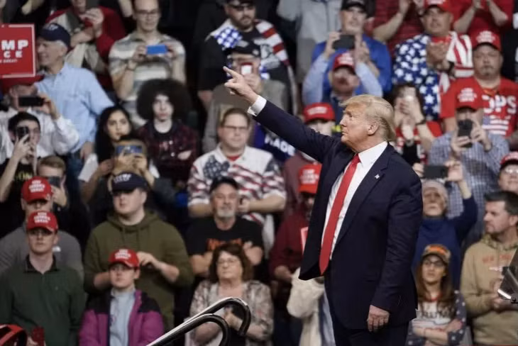 Tổng thống Donald Trump vận động tranh cử tại bang Arizona ảnh 1