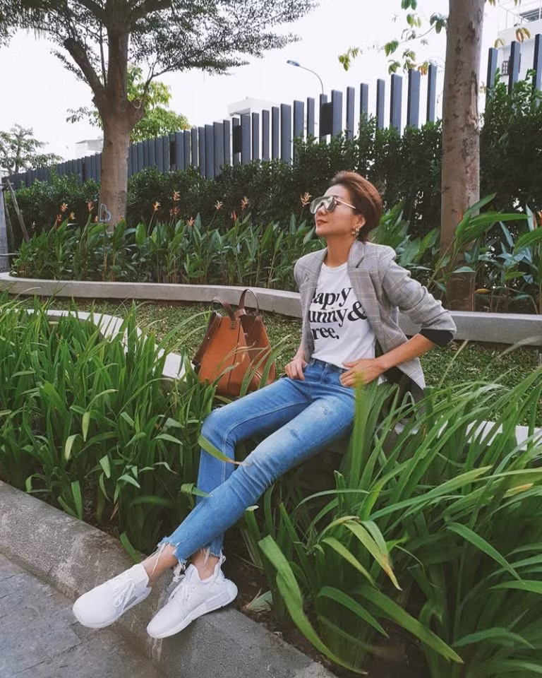 Thanh Hằng, Chi Pu và dàn sao Việt khoe vẻ ngọt ngào với váy áo rực rỡ ảnh 4