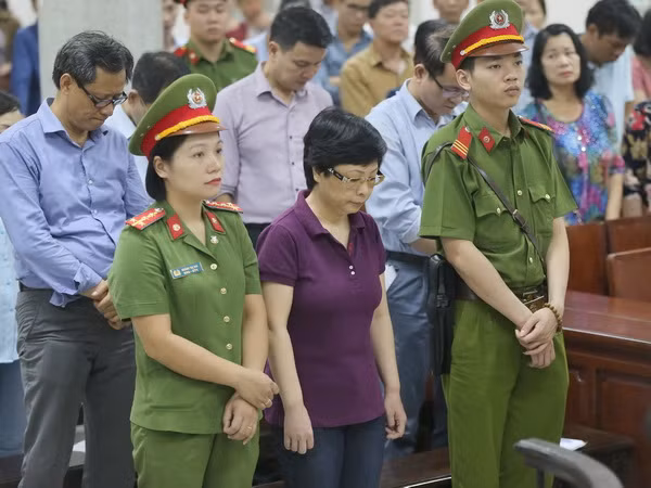 Bị cáo Châu Thị Thu Nga bị tuyên án phạt tù chung thân ảnh 1