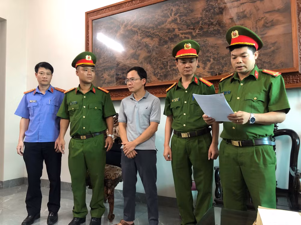 Hà Nam: Tạm giam nguyên Giám đốc Trung tâm đăng kiểm xe cơ giới 90.02D ảnh 1