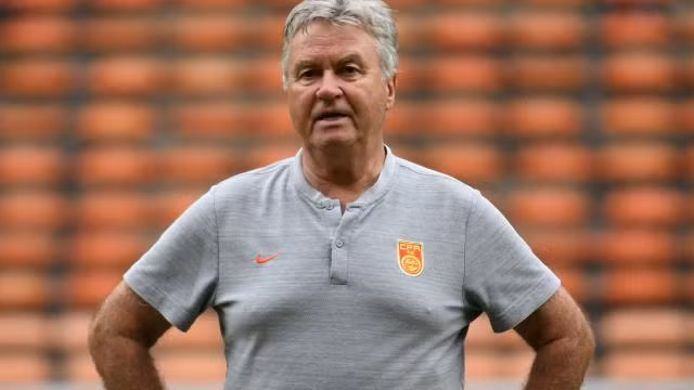 HLV Guus Hiddink bị sa thải sau trận thua đội tuyển U22 Việt Nam ảnh 1