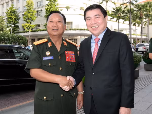 Lãnh đạo Thành phố Hồ Chí Minh tiếp Bộ trưởng Bộ Quốc phòng Lào ảnh 1
