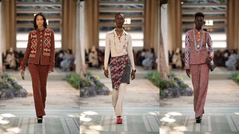 Chanel tôn vinh hoa savoir-faire thập niên 70 với BST Métiers d’Art ảnh 5