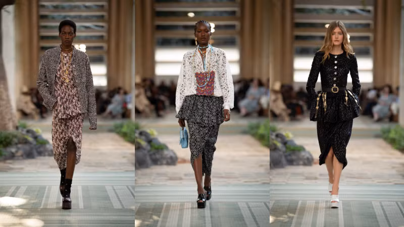 Chanel tôn vinh hoa savoir-faire thập niên 70 với BST Métiers d’Art ảnh 18