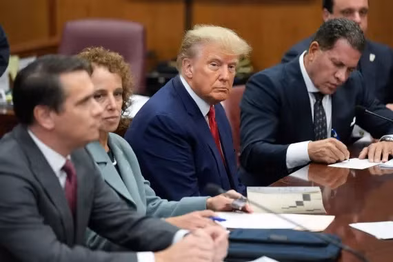 Cựu Tổng thống Mỹ Donald Trump bị truy tố tổng cộng 34 tội danh ảnh 1