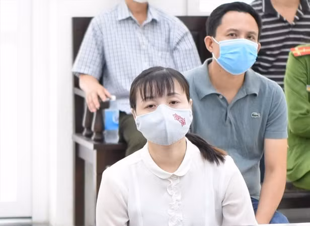 Phạt tù hai cựu công an lừa đảo chiếm đoạt tiền của đồng nghiệp ảnh 1