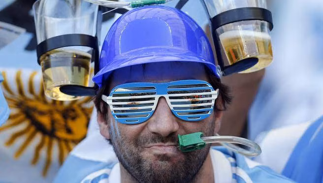 World Cup 2014 - World Cup của bóng đá, bia và ẩu đả ảnh 1