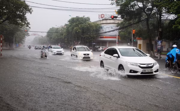 Mưa to diện rộng, nguy cơ lũ quét, sạt lở đất vùng núi Bắc và Trung Bộ ảnh 1