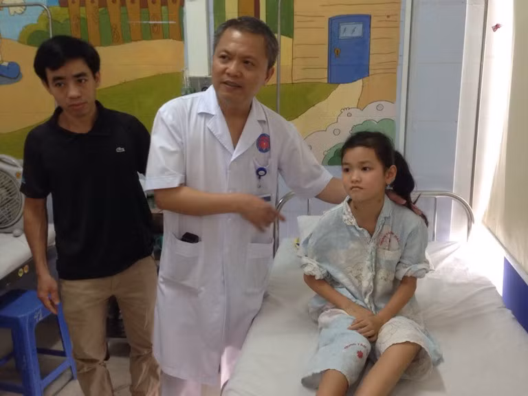 Bệnh nhi được phẫu thuật nội soi toàn bộ trong khi tim vẫn đập ảnh 1