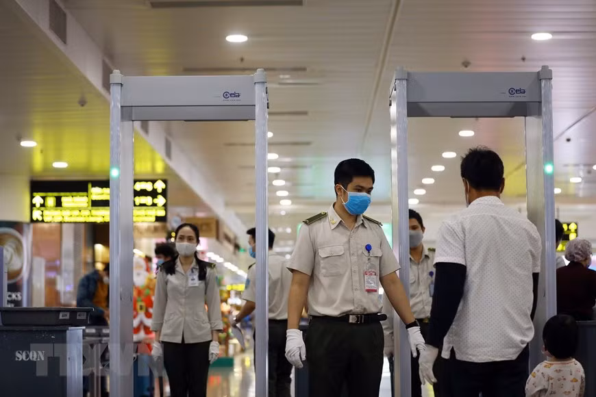 Sẽ xét nghiệm COVID-19 cho toàn bộ nhân viên các cảng hàng không ảnh 1