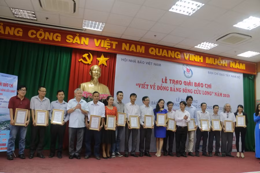 Trao giải báo chí viết về Đồng bằng sông Cửu Long năm 2016 ảnh 1
