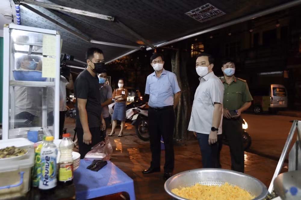Hà Nội yêu cầu hàng quán thực hiện nghiêm quy định phòng, chống dịch ảnh 1