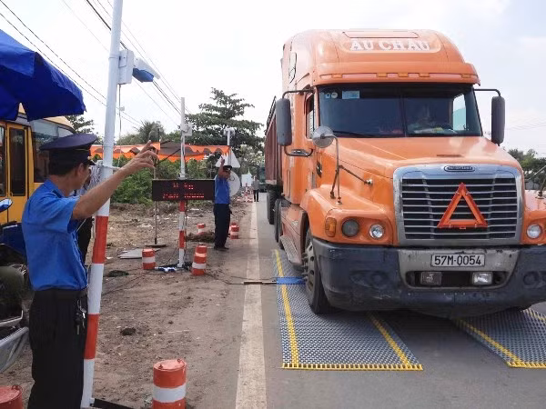 Tổng cục trưởng Đường bộ nói về cuộc chiến chống xe quá tải ảnh 1