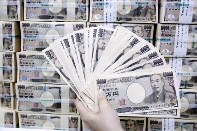 Thứ trưởng Tài chính Nhật quan ngại về việc đồng yen tăng giá mạnh ảnh 1