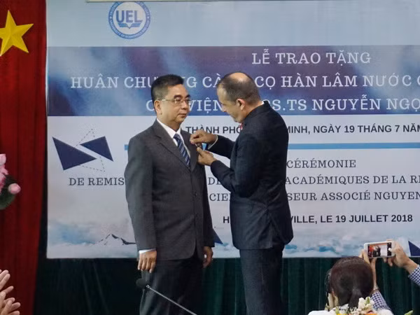Trao tặng Huân chương Cành cọ Hàn lâm cho PGS-TS Nguyễn Ngọc Điện ảnh 1