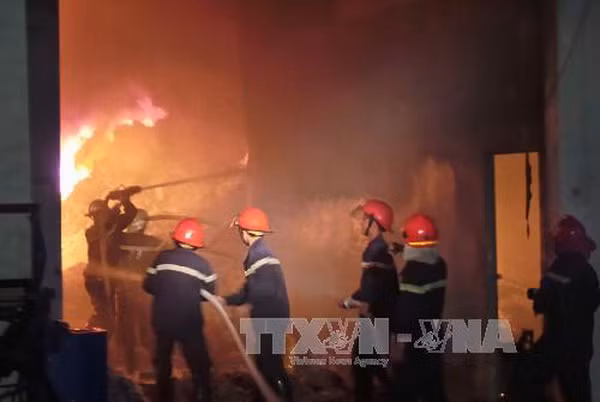"Bà hỏa" liên tục ghé thăm Hà Nội những ngày áp Tết ảnh 1