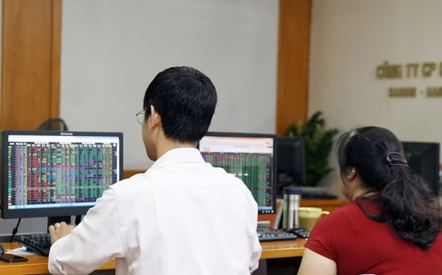 Ngày 16/8: Thiếu động lực "bứt phá" từ nhóm cổ phiếu vốn hóa lớn ảnh 1