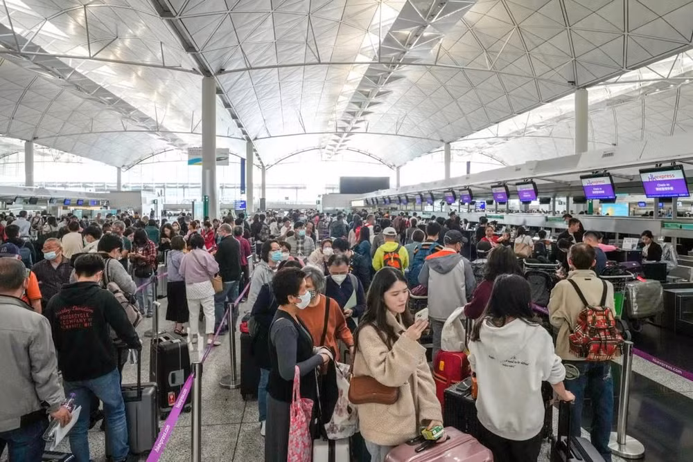 Sự cố máy tính tại sân bay Hong Kong, hàng trăm hành khách bị mắc kẹt ảnh 1