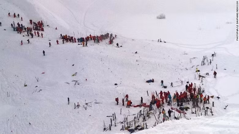 Pháp: Lở tuyết kinh hoàng ở núi Alps làm 3 người tử vong ảnh 1