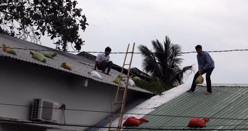 Kiên Giang cho toàn bộ học sinh, sinh viên nghỉ học 2 ngày tránh bão ảnh 1