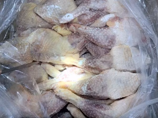 Bắc Giang phát hiện 800kg đùi, chân gà không rõ nguồn gốc xuất xứ ảnh 1
