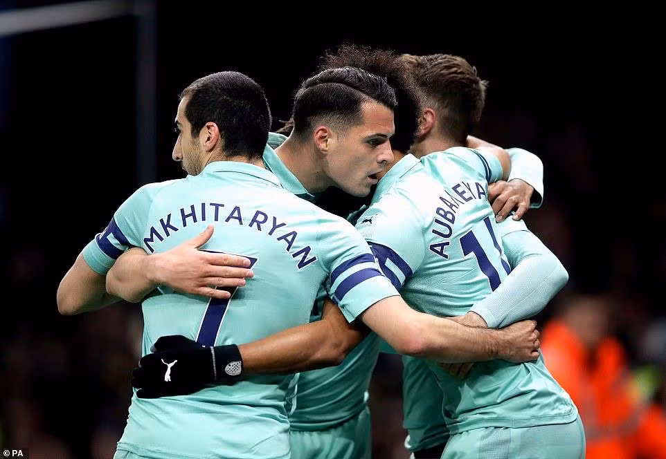 Thắng may Watford, Arsenal trở lại tốp 4 Premier League ảnh 1