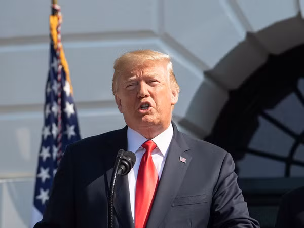 Tổng thống Donald Trump lại gây hiềm khích với giới truyền thông Mỹ ảnh 1