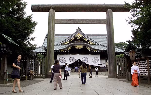 Chuyến thăm đền Yasukuni của quan chức Nhật bị chỉ trích ảnh 1