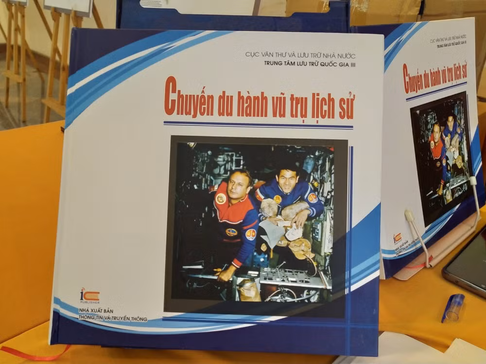 Sách về anh hùng Phạm Tuân có nhiều tài liệu lần đầu được công bố ảnh 1