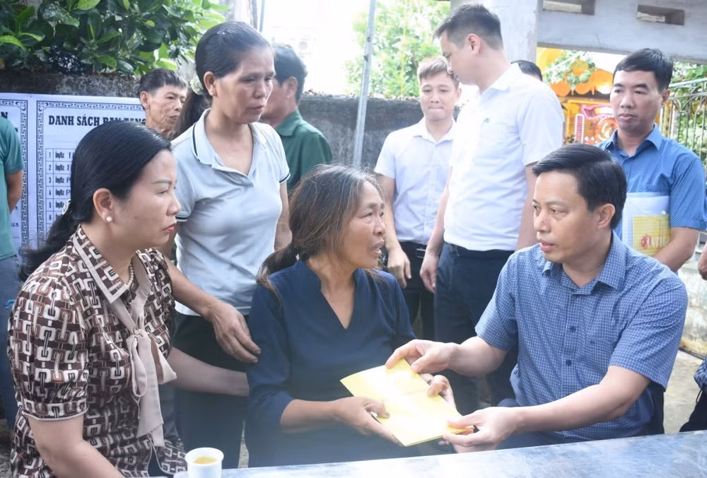 Vụ cháy chung cư mini: Động viên, hỗ trợ các nạn nhân người Thái Bình ảnh 2