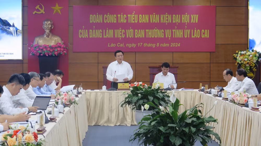 ttxvn_doan_tieu_ban_van_kien_dai_hoi_xiv_cua_dang_lam_viec_voi_tinh_uy_lao_cai_2.jpg