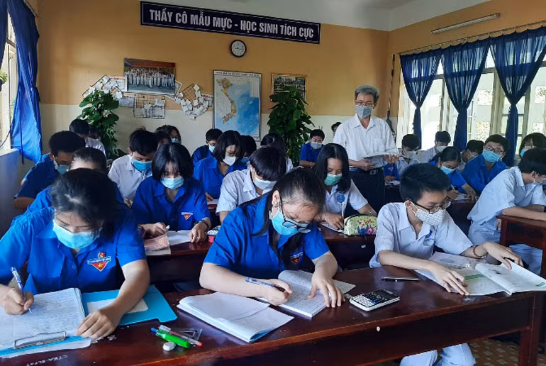 Phú Yên: Ôn tập cho học sinh thi tốt nghiệp THPT và tuyển sinh lớp 10 ảnh 1