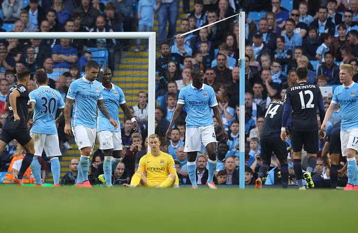 Premier League đã liên tiếp phải đón nhận "cú sốc" tại vòng 6 ảnh 1