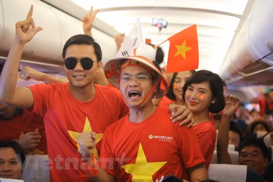 Vietnam Airlines tăng nhiều chuyến bay đi Malaysia xem chung kết ảnh 1