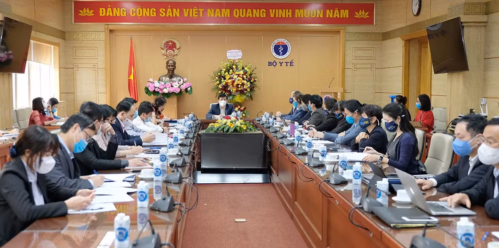 Dịch COVID-19 và chiến dịch tiêm chủng lớn nhất tại Việt Nam ảnh 2