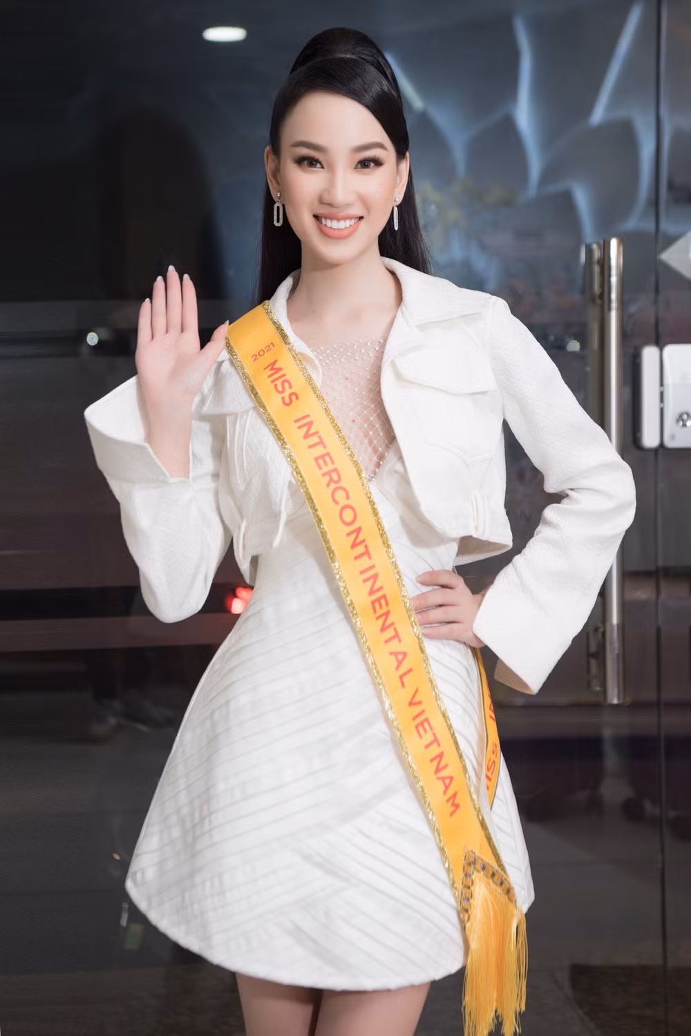 Ái Nhi mang hơn 80 kg hành lý lên đường dự thi Miss Intercontinental ảnh 1