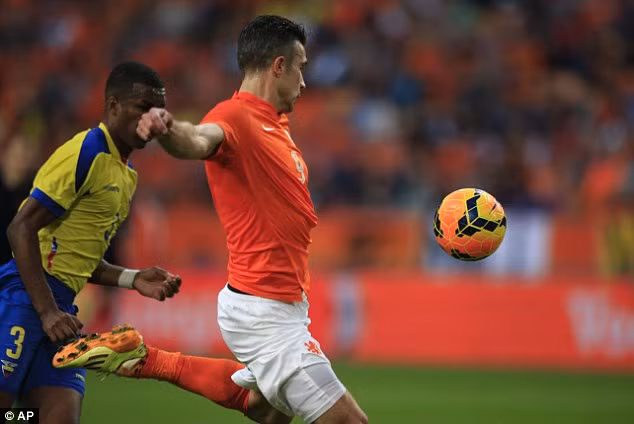 [Video] Van Persie giúp Hà Lan thoát thua trước Ecuador ảnh 1