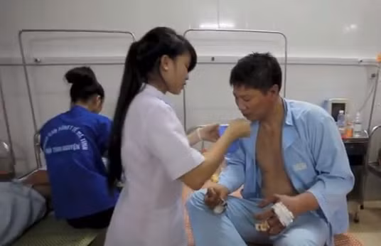 Clip tình nguyện viên chăm sóc lao động nước ngoài ở Hà Tĩnh ảnh 1