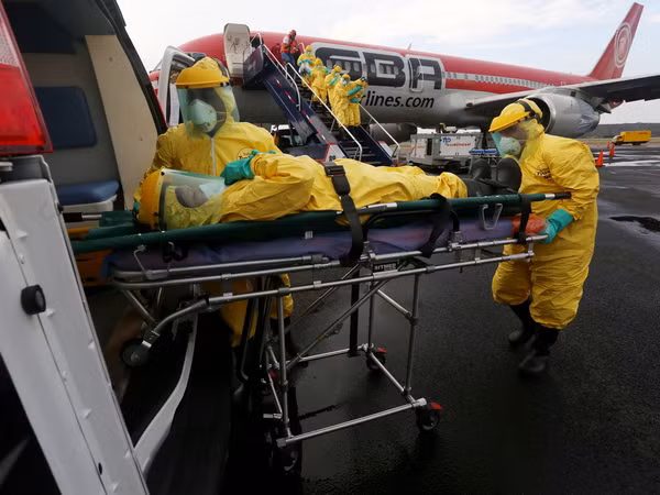 Giới khoa học: Khó chặn dịch Ebola nếu không phát triển vắcxin ảnh 1